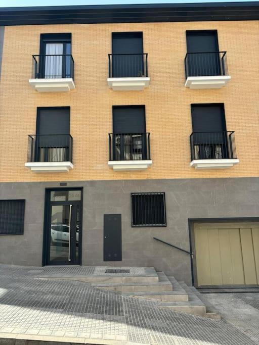 Old Town Ground Floor New Apartment, Beach, Parking Apartamento